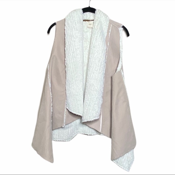 Mystree Jackets & Blazers - Faux Fur & Suede Waterfall Vest Size Medium